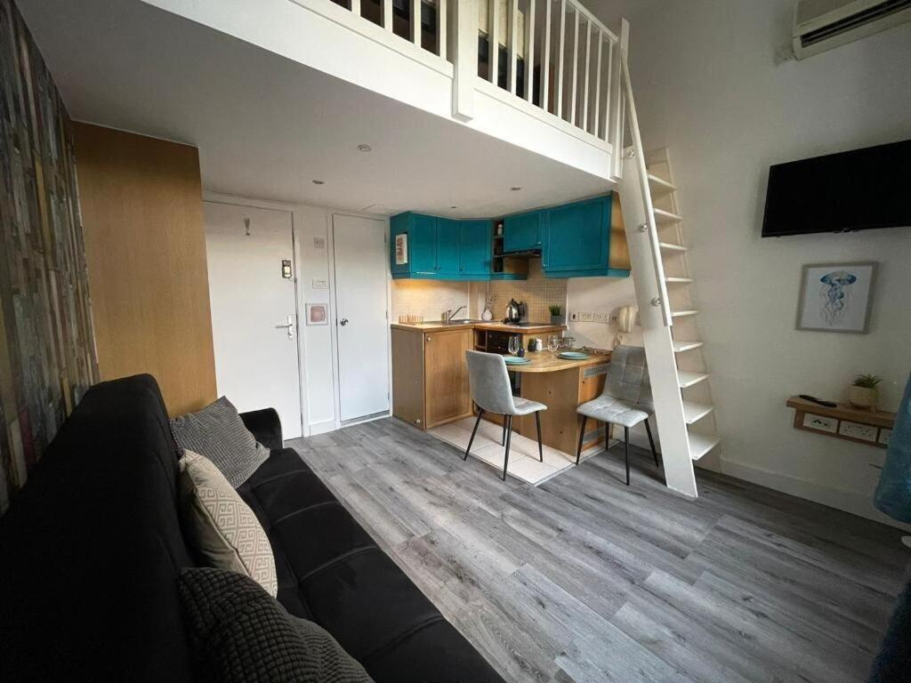 Portobello Road Artistic Studios 'Budget' London Ruang foto